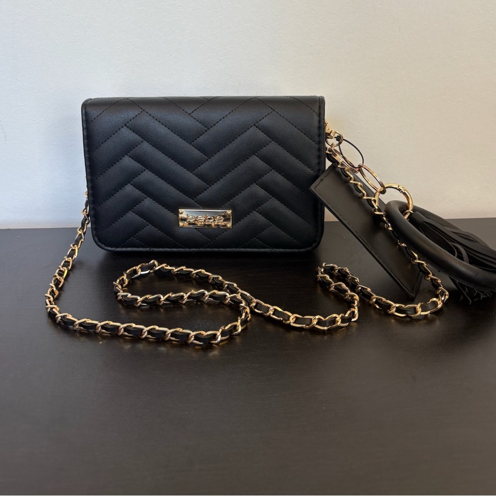 New Bebe Black Chevron Crossbody Bag with Gold Chain